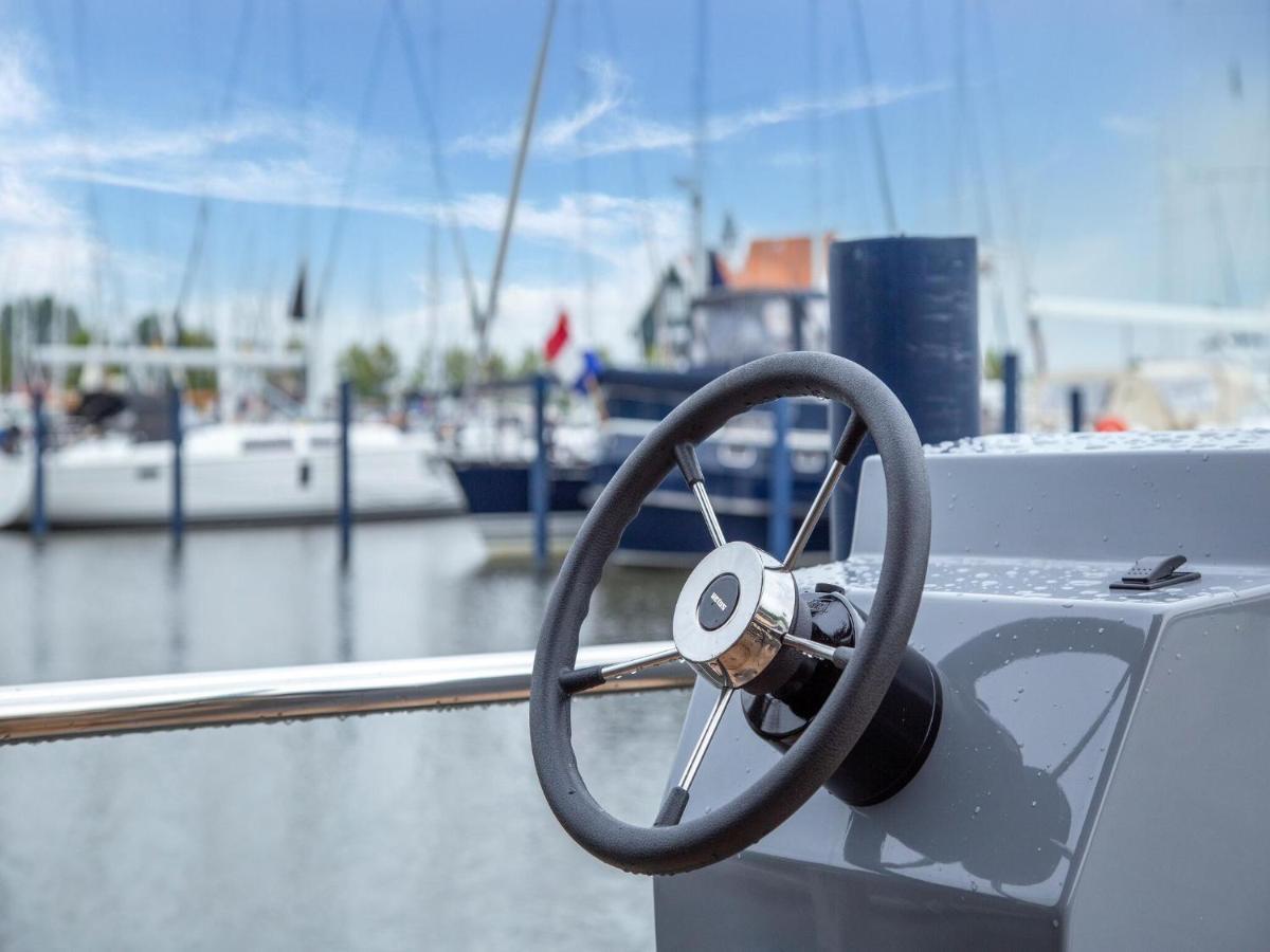 Luxury Houseboat In Volendam Marina Hotel Exterior photo