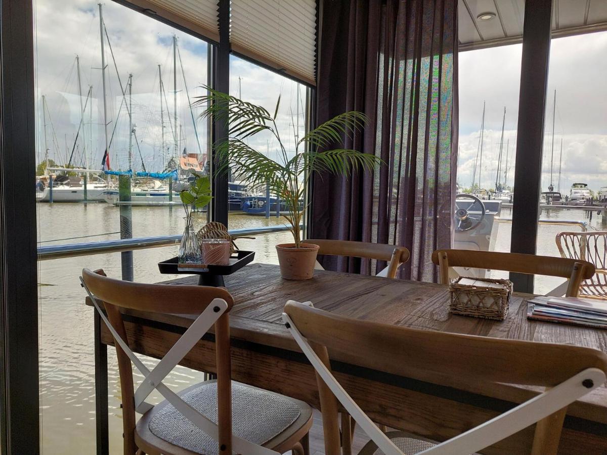 Luxury Houseboat In Volendam Marina Hotel Exterior photo