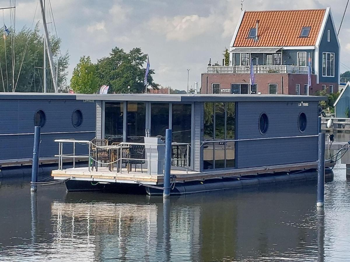 Luxury Houseboat In Volendam Marina Hotel Exterior photo