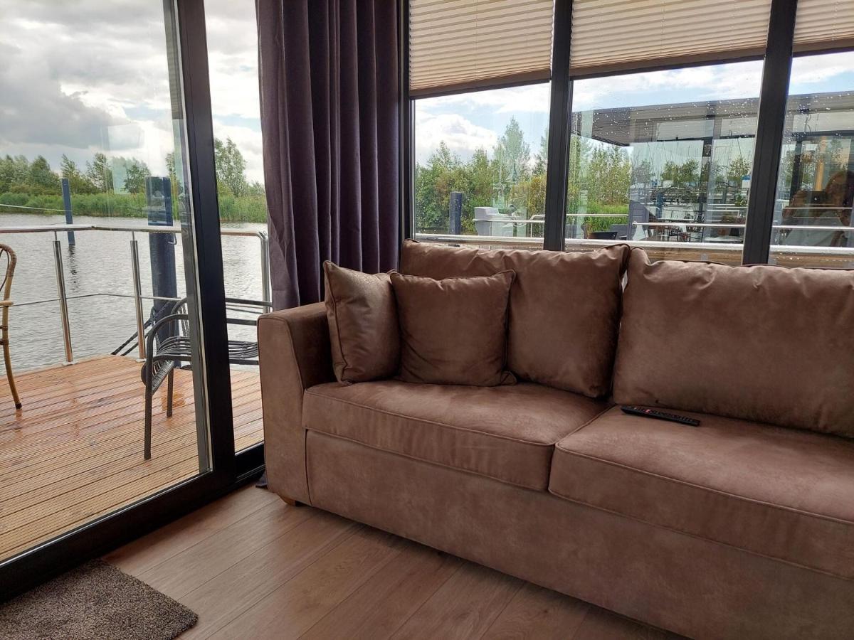 Luxury Houseboat In Volendam Marina Hotel Exterior photo