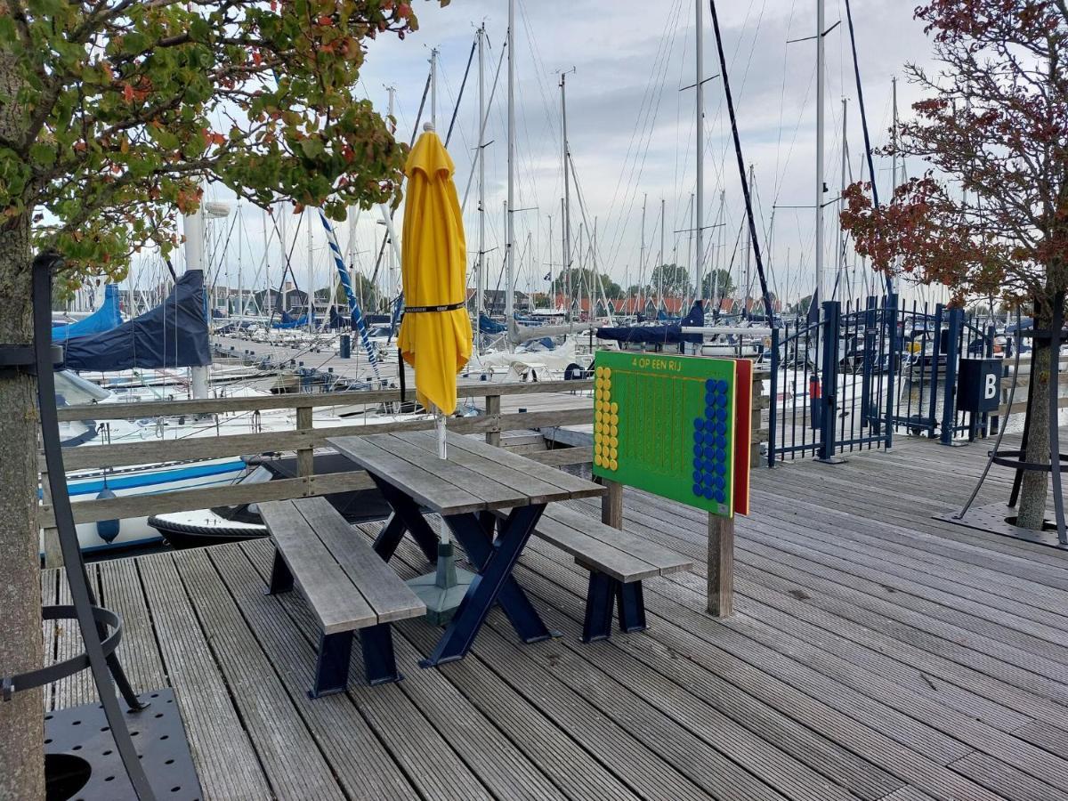 Luxury Houseboat In Volendam Marina Hotel Exterior photo