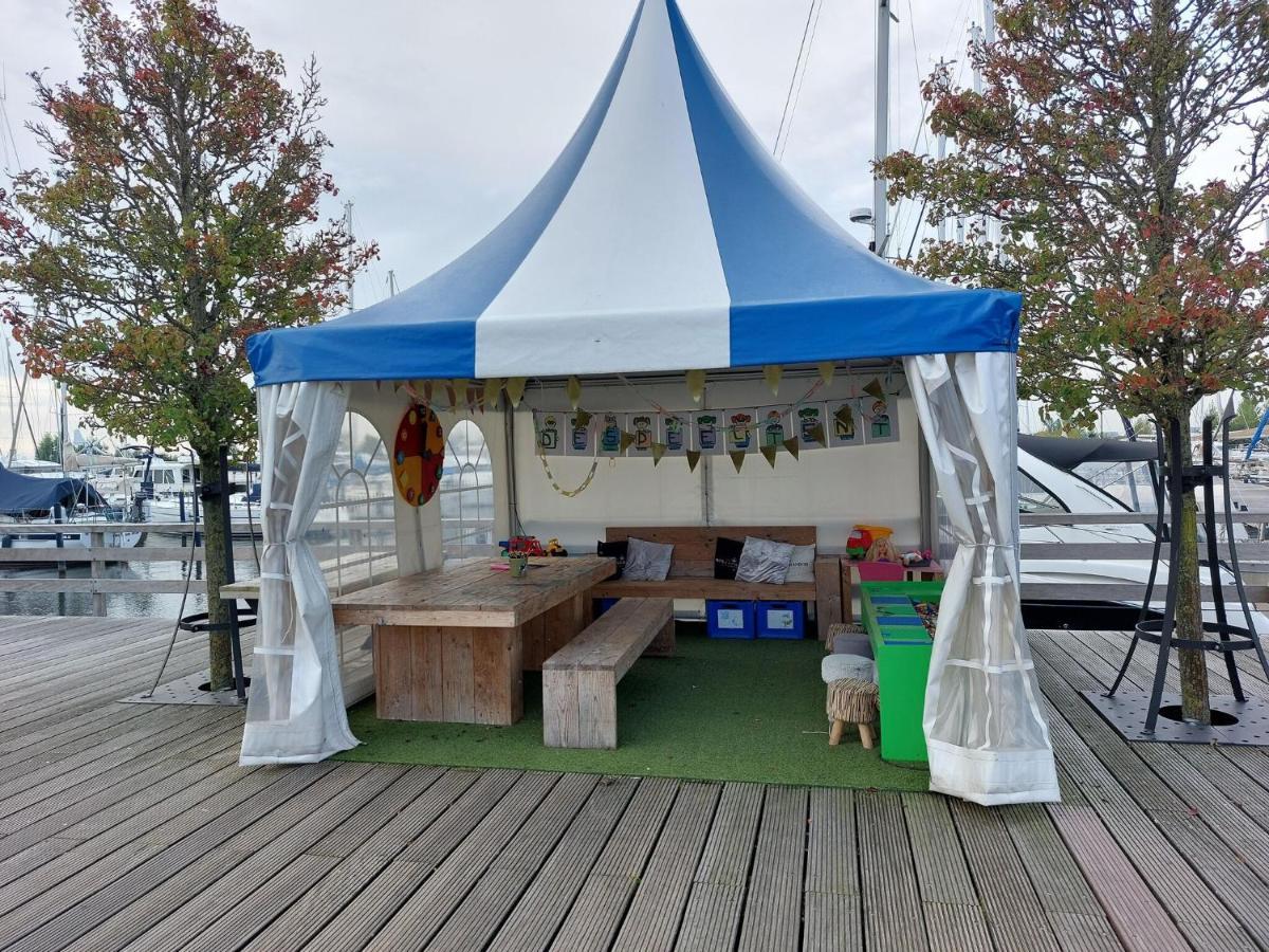 Luxury Houseboat In Volendam Marina Hotel Exterior photo